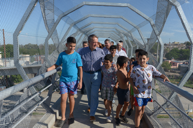 Un nuevo puente peatonal une Bajo Pueyrredón y Barranca Yaco