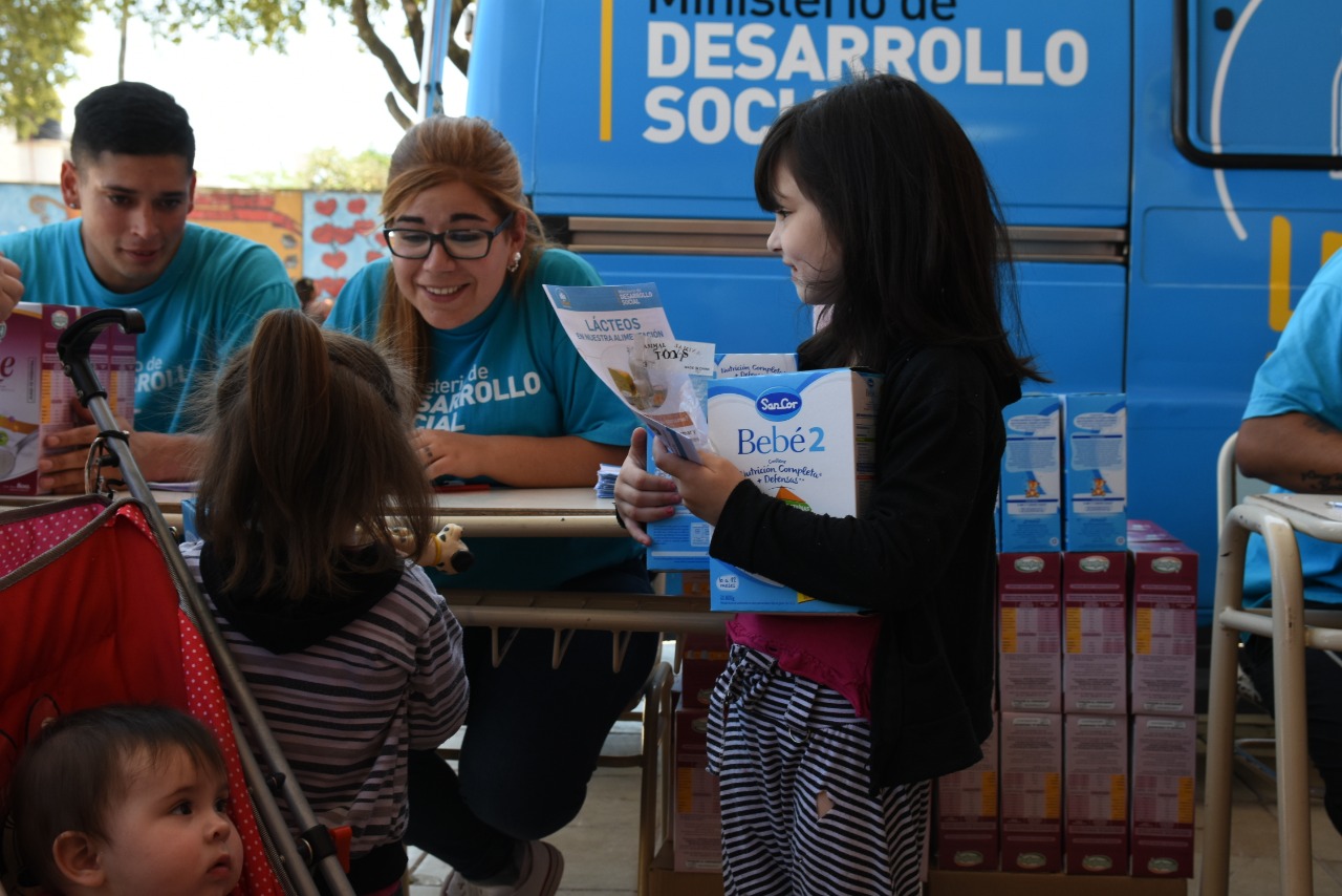 Más de 197 mil niños recibieron leche gratuita durante el 2018