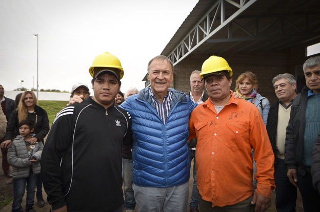 Schiaretti supervisó en Malagueño las obras de desagüe cloacal