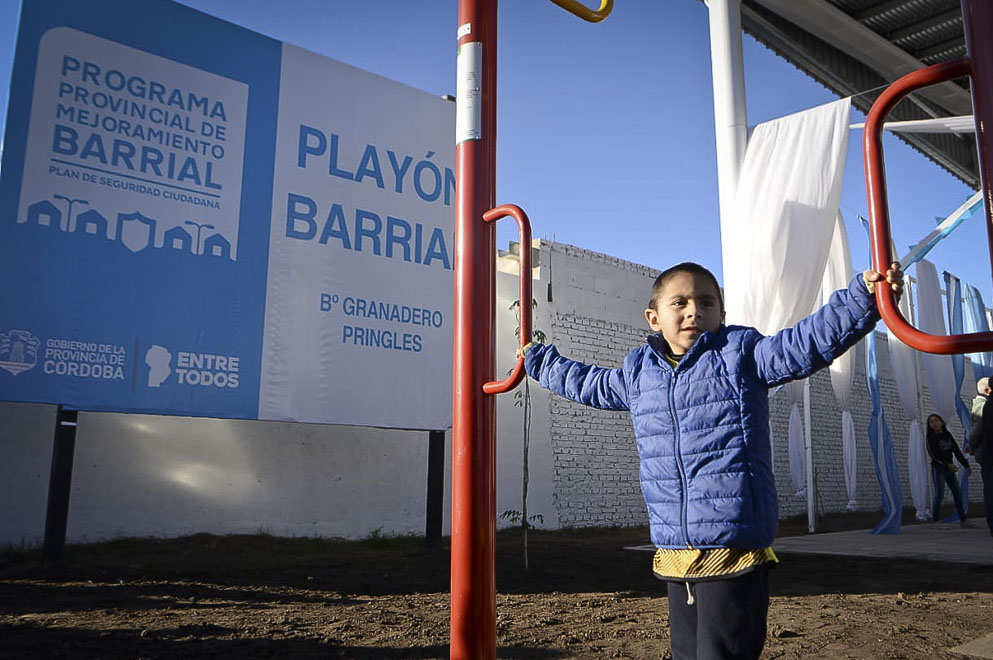 Schiaretti inauguró un playón barrial en barrio Granadero Pringles