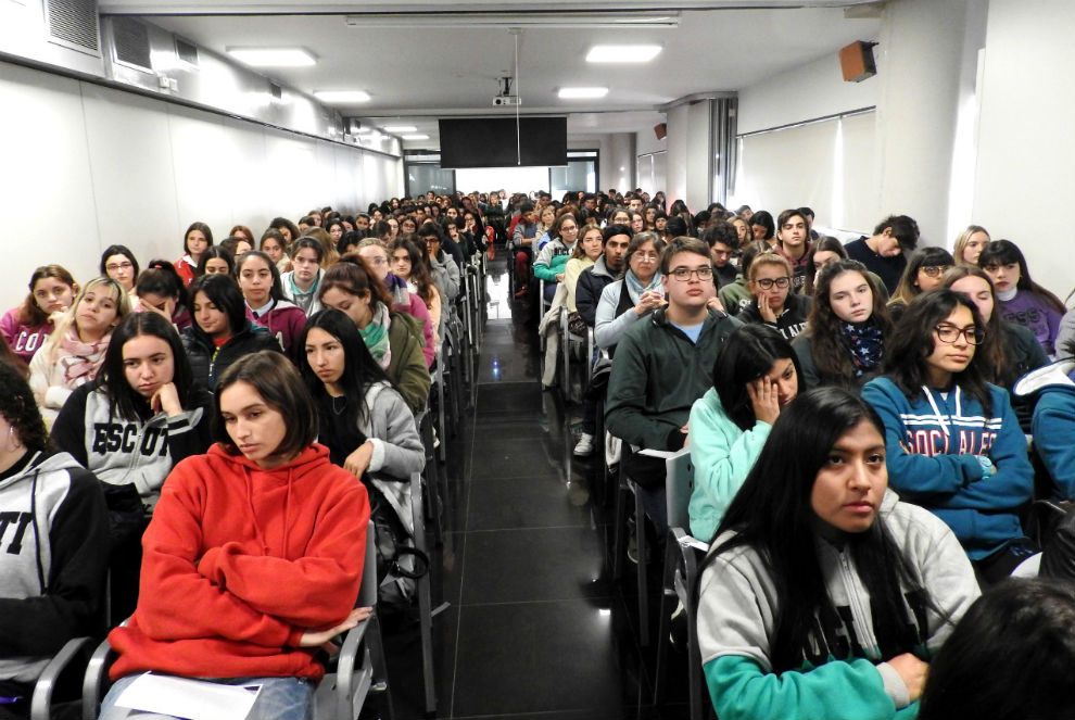Más de 400 estudiantes secundarios se interiorizaron sobre Medicina