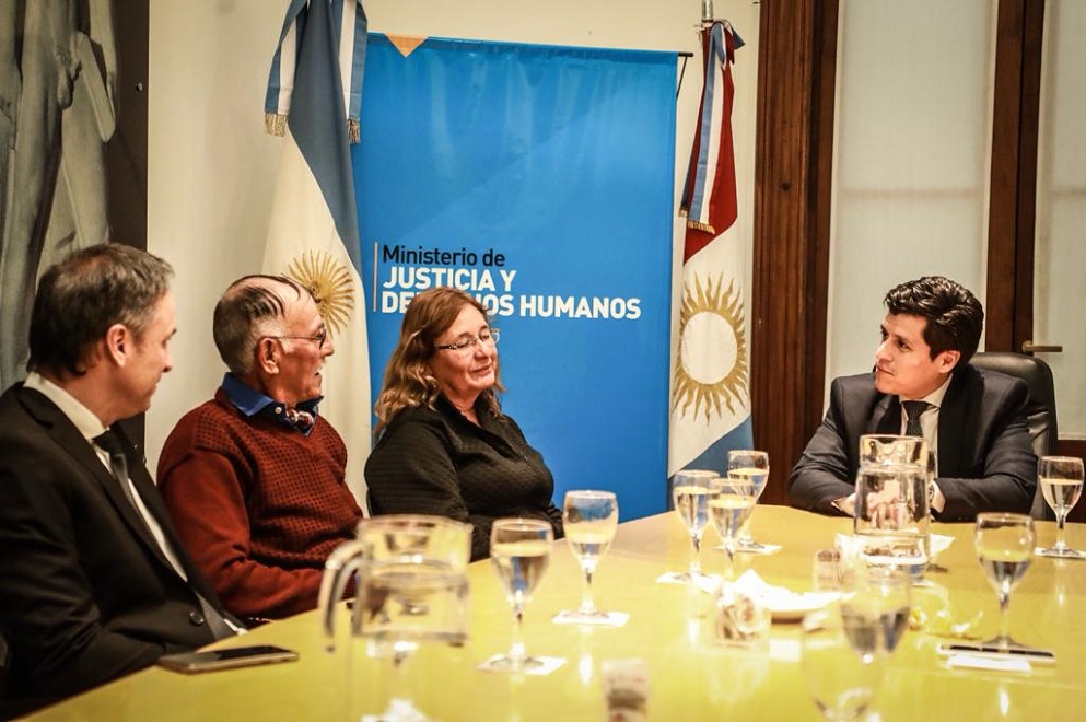 El ministro Martín Farfán recibió a la familia de Azul Montoro