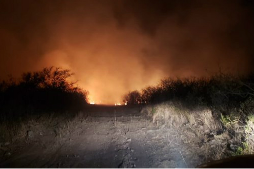 Permanece activo un foco de incendio en Copina
