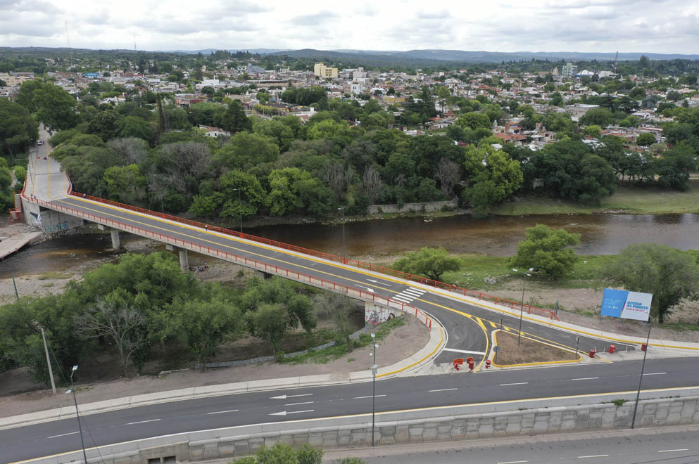 Schiaretti habilitó el puente Mercedes Sosa en Cosquín