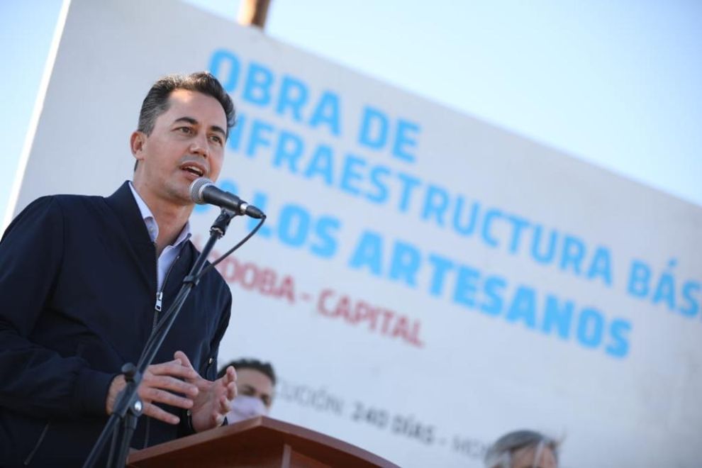 Calvo dio inicio a los trabajos de urbanización en barrio Los Artesanos