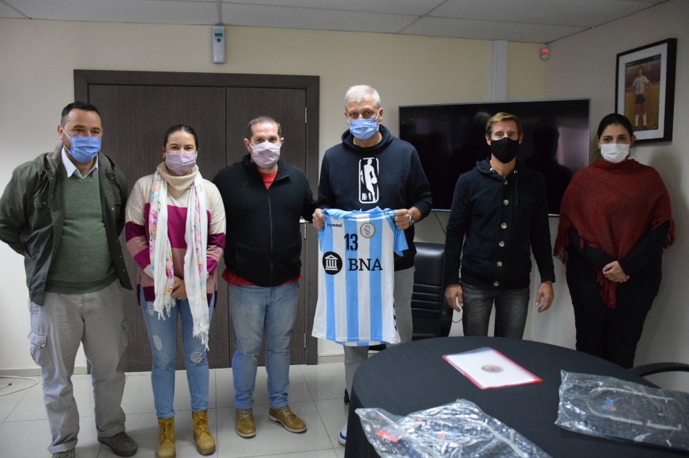 Handball: el técnico de «La Garra» está en Córdoba y fue recibido por Campana