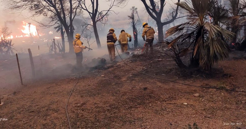 Incendios: bomberos siguen combatiendo las llamas en La Paz