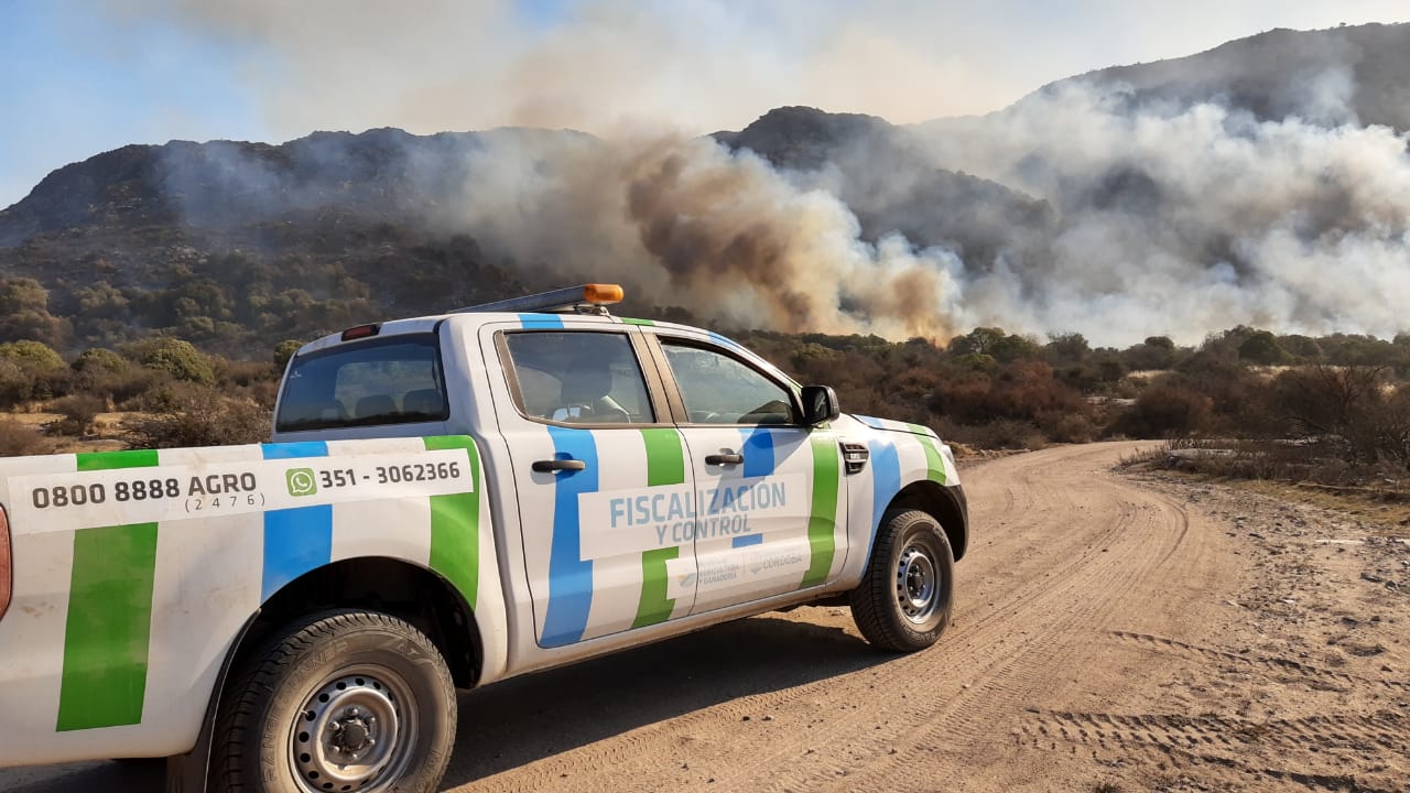 Continúan con actividad los incendios en La Paz y La Serranita