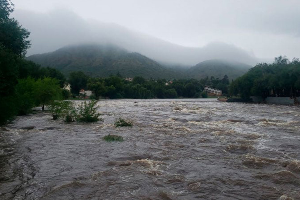 La Secretaría de Gestión de Riesgo alertó por crecidas en ríos serranos