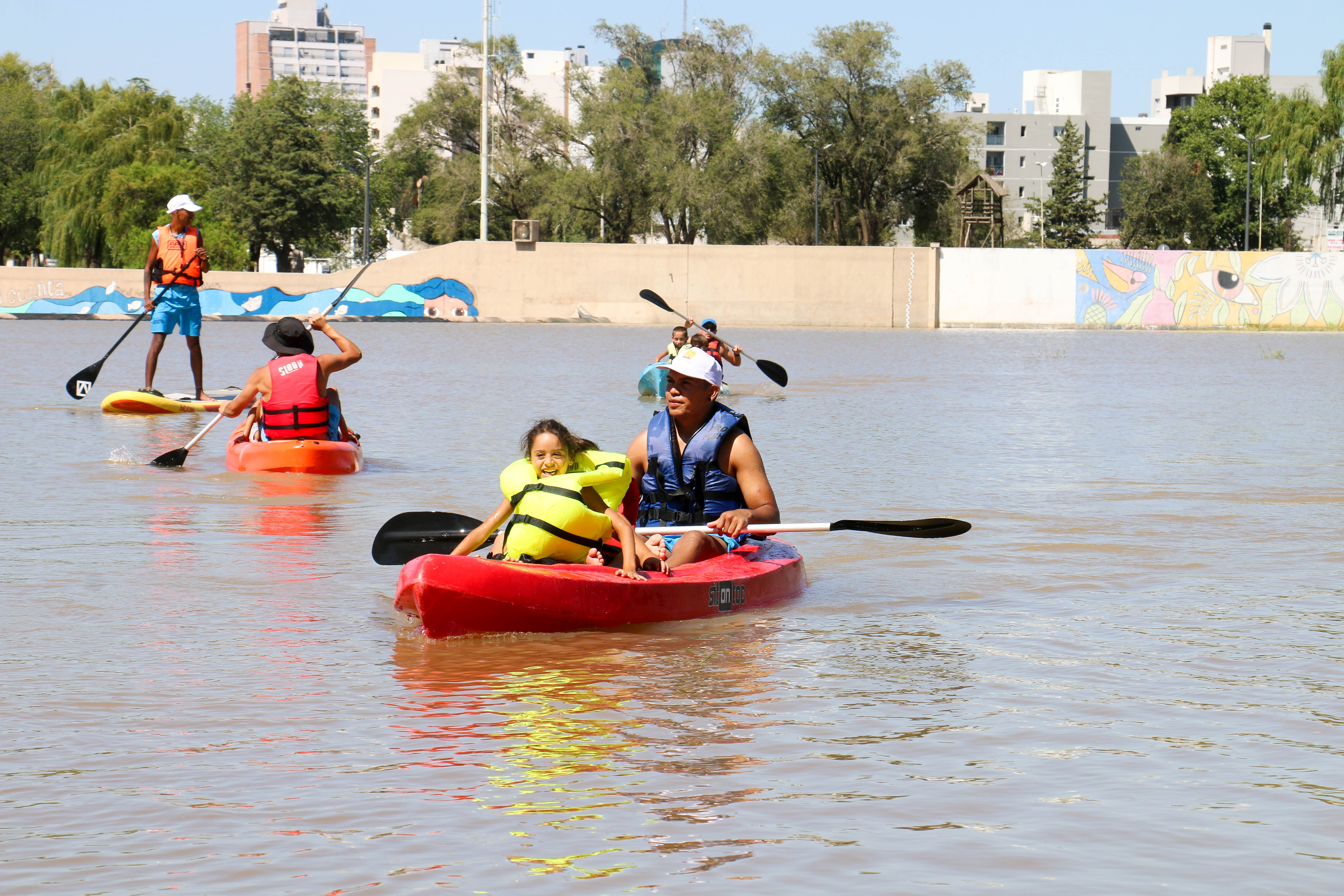 Río Cuarto: Jornada de integración y deportes náuticos en los azudes