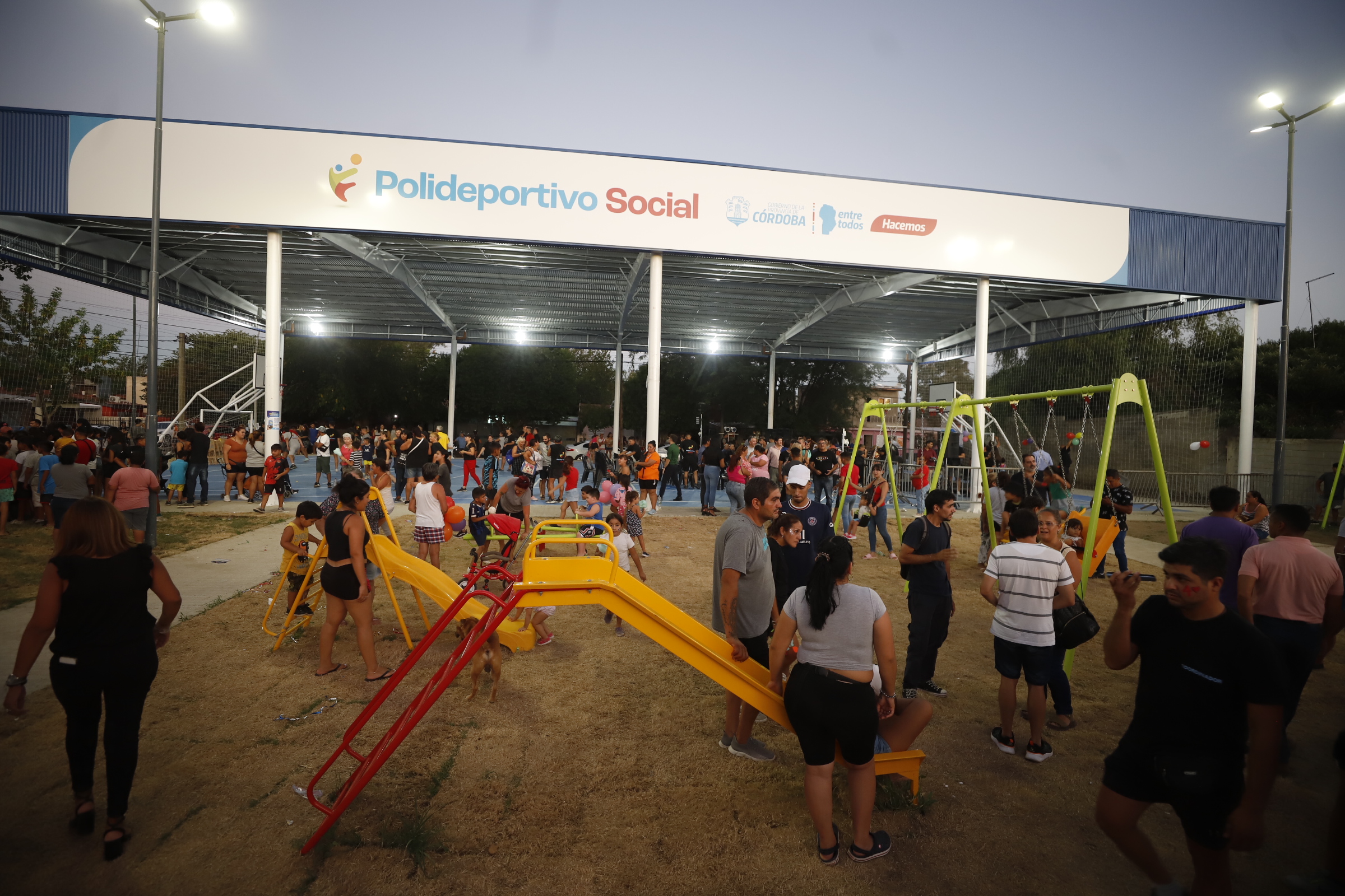 Schiaretti inauguró el polideportivo social número 53 en barrio Joison