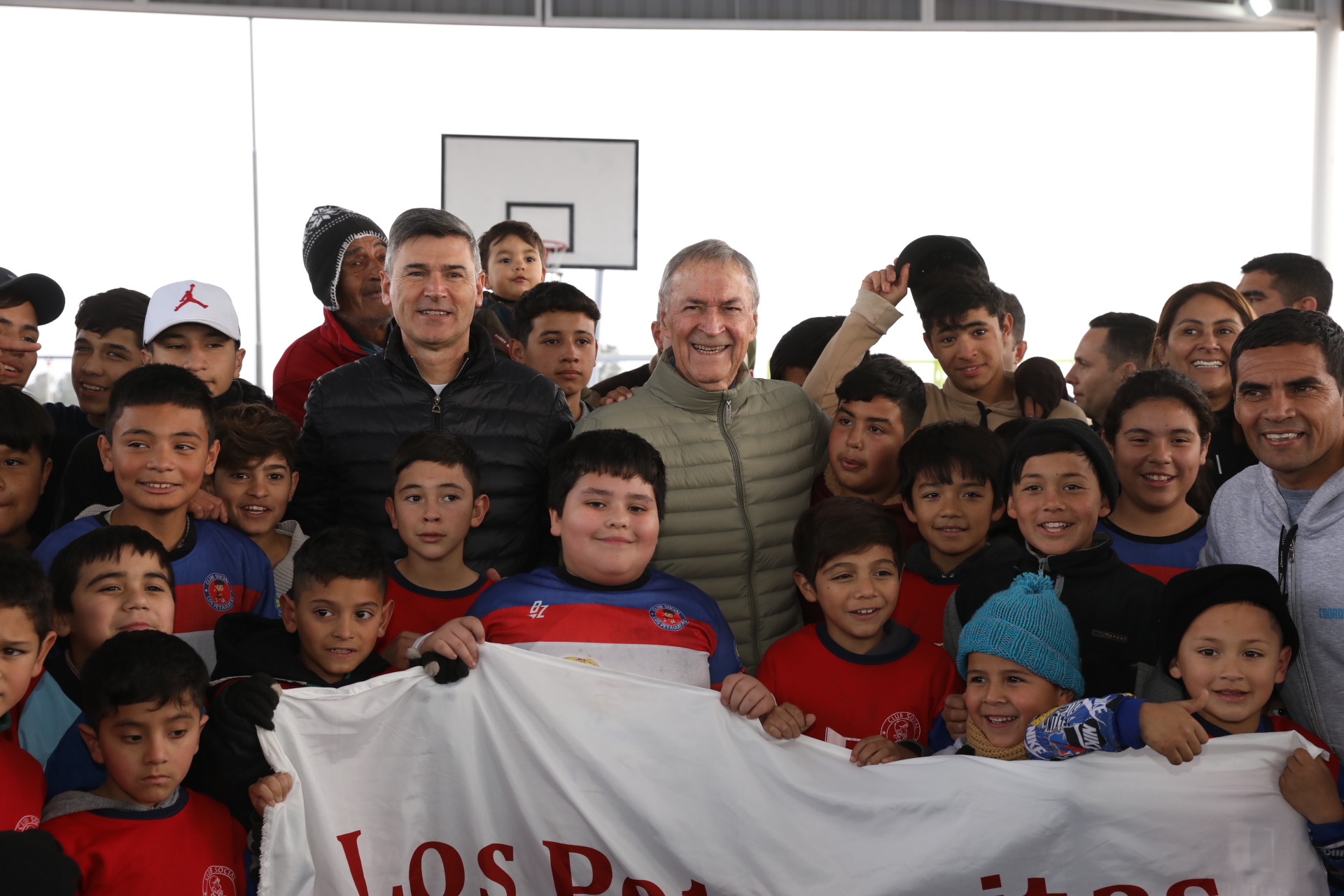 Polideportivos Sociales: Schiaretti visitó el flamante playón de Villa Unión