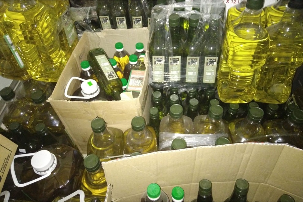 Prohíben la comercialización de tres marcas de aceite de oliva