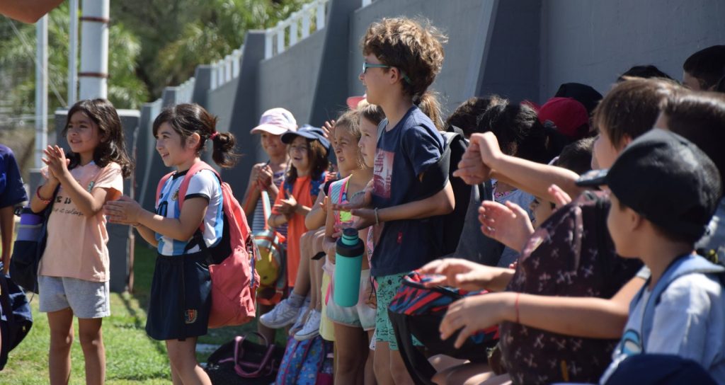 Piletas para sofocar el calor: abren las inscripciones de las escuelas de verano en Córdoba